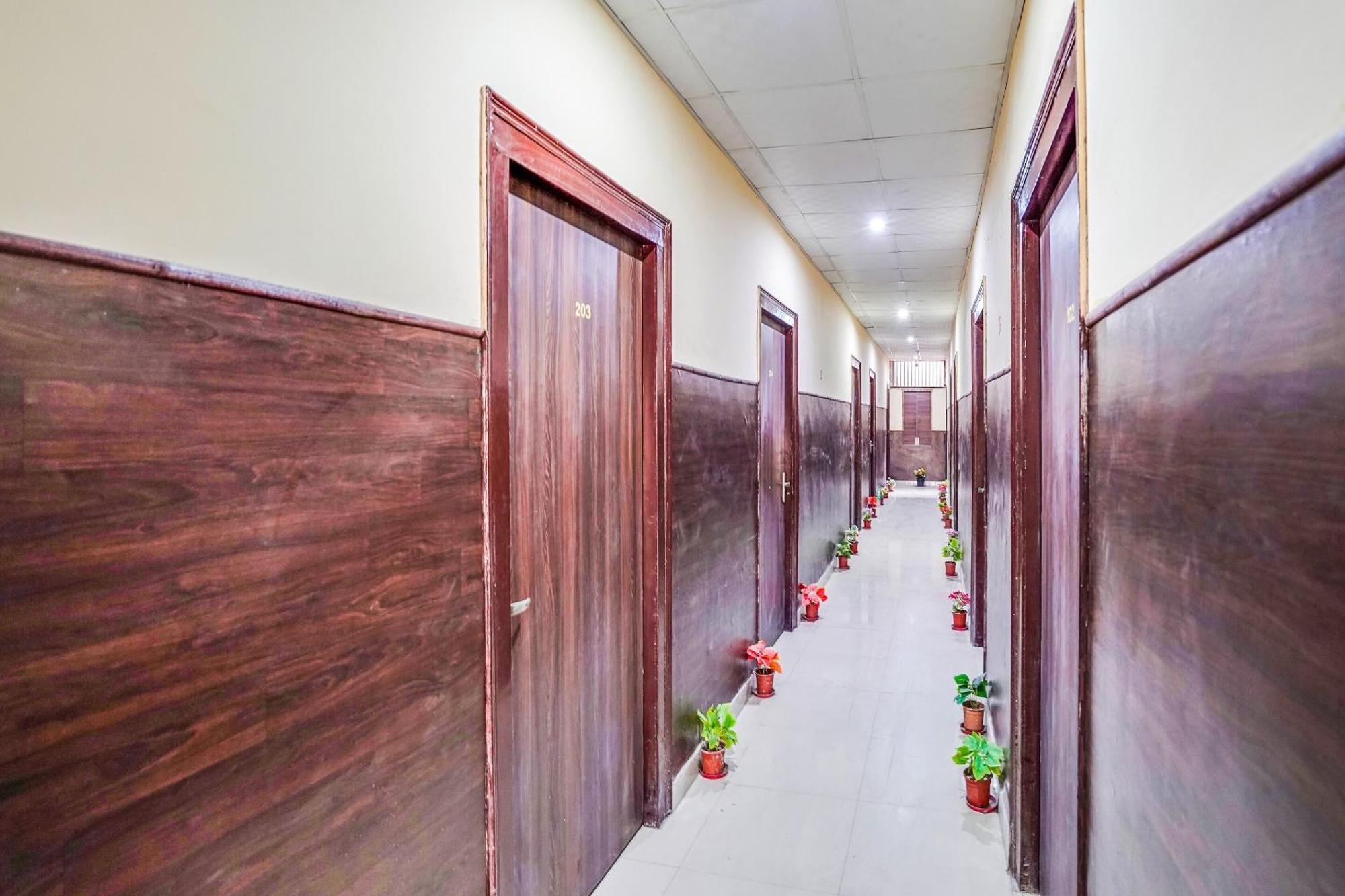 Hotel O Dream Palace Inn Noida Exterior photo