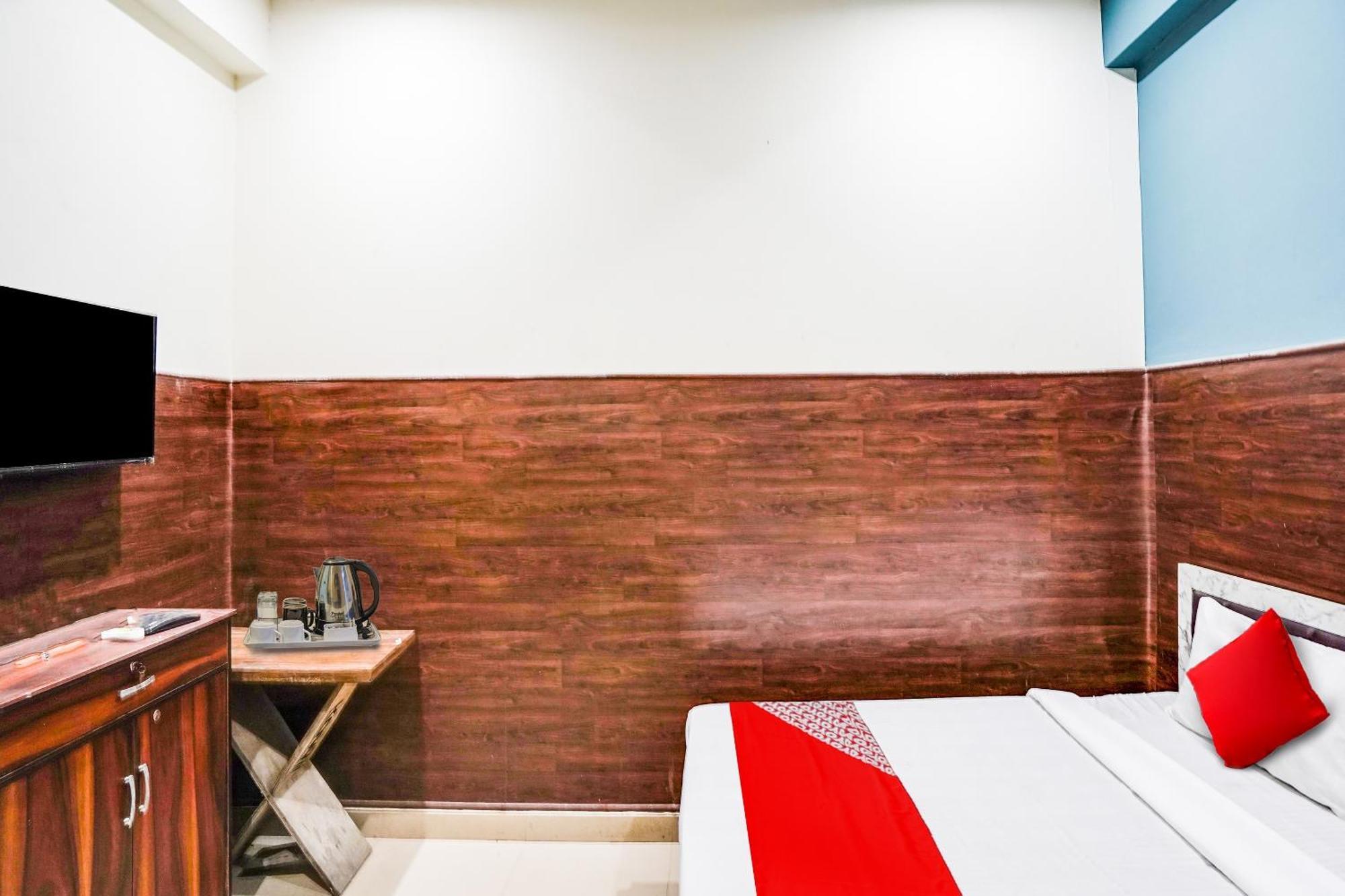 Hotel O Dream Palace Inn Noida Exterior photo