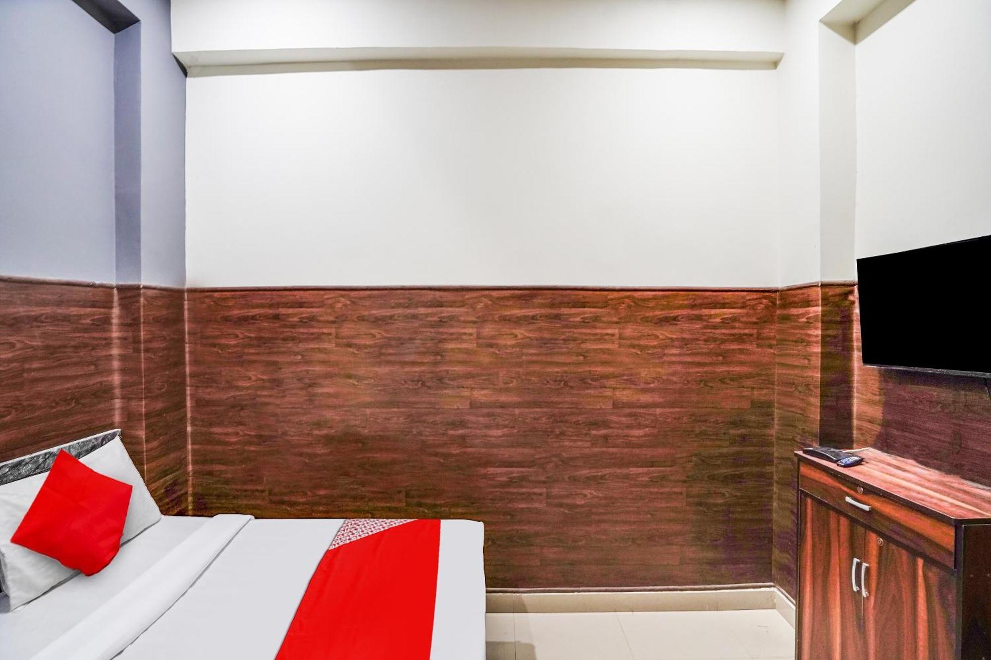 Hotel O Dream Palace Inn Noida Exterior photo